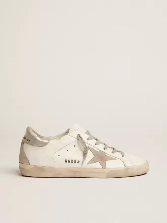 Super-Star da donna con tallone argentato e scritta con borchie metalliche