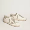 Super-Star da donna con tallone argentato e scritta con borchie metalliche