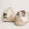 Super-Star da donna con tallone argentato e scritta con borchie metalliche