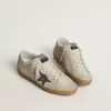 Super-Star da donna in camoscio grigio ghiaccio con stella glitterata argento e linguetta in pelle sul tallone Super-Star da donna in camoscio grigio ghiaccio con stella glitterata argento e linguetta in pelle sul tallone