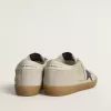 Super-Star da donna in camoscio grigio ghiaccio con stella glitterata argento e linguetta in pelle sul tallone Super-Star da donna in camoscio grigio ghiaccio con stella glitterata argento e linguetta in pelle sul tallone
