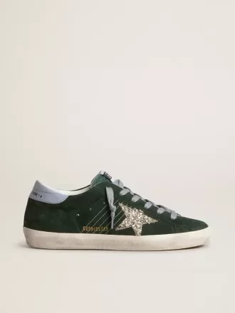 Super-Star da donna in camoscio verde, stella glitterata argento e linguetta in pelle sul tallone Super-Star da donna in camoscio verde, stella glitterata argento e linguetta in pelle sul tallone