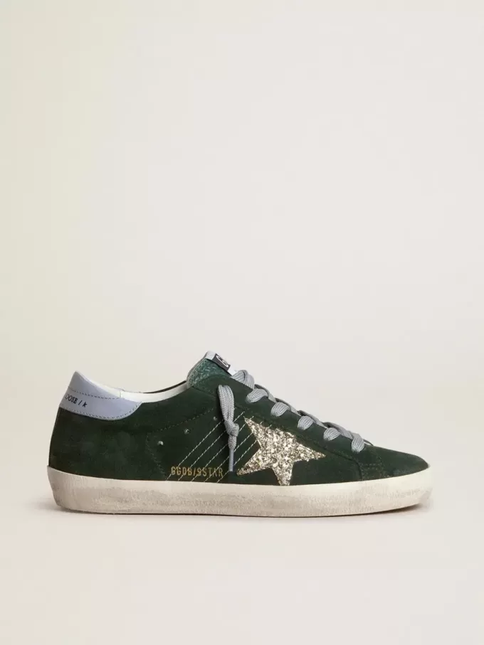 Super-Star da donna in camoscio verde, stella glitterata argento e linguetta in pelle sul tallone Super-Star da donna in camoscio verde, stella glitterata argento e linguetta in pelle sul tallone