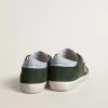 Super-Star da donna in camoscio verde, stella glitterata argento e linguetta in pelle sul tallone Super-Star da donna in camoscio verde, stella glitterata argento e linguetta in pelle sul tallone