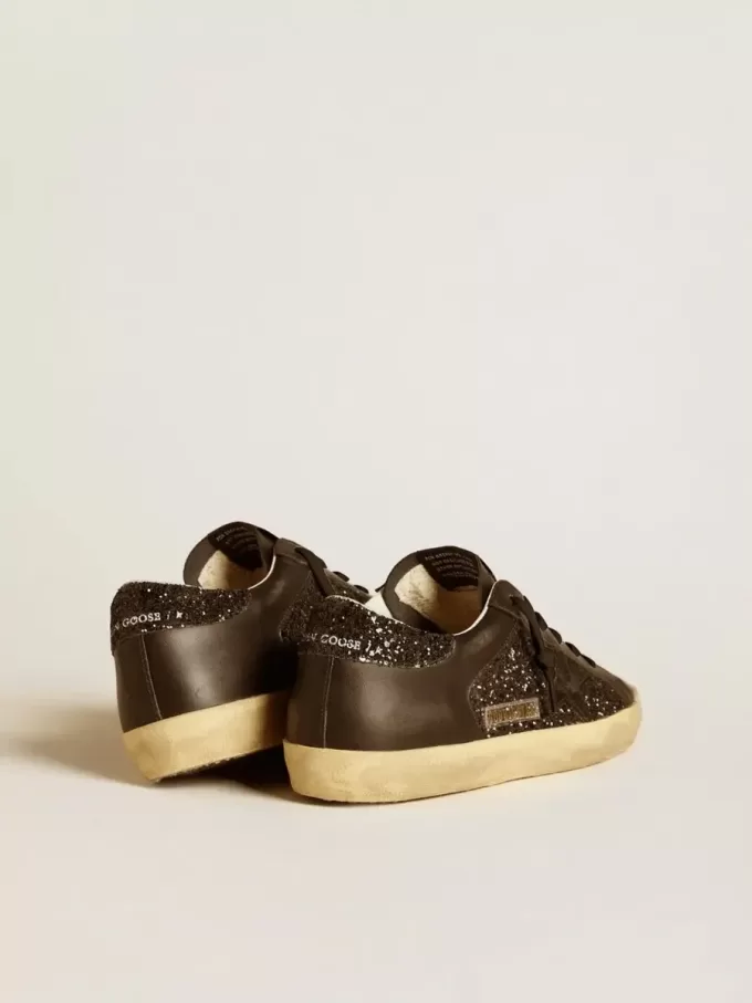 Super-Star da donna in glitter nero con stella in camoscio nero e inserti in pelle Super-Star da donna in glitter nero con stella in camoscio nero e inserti in pelle