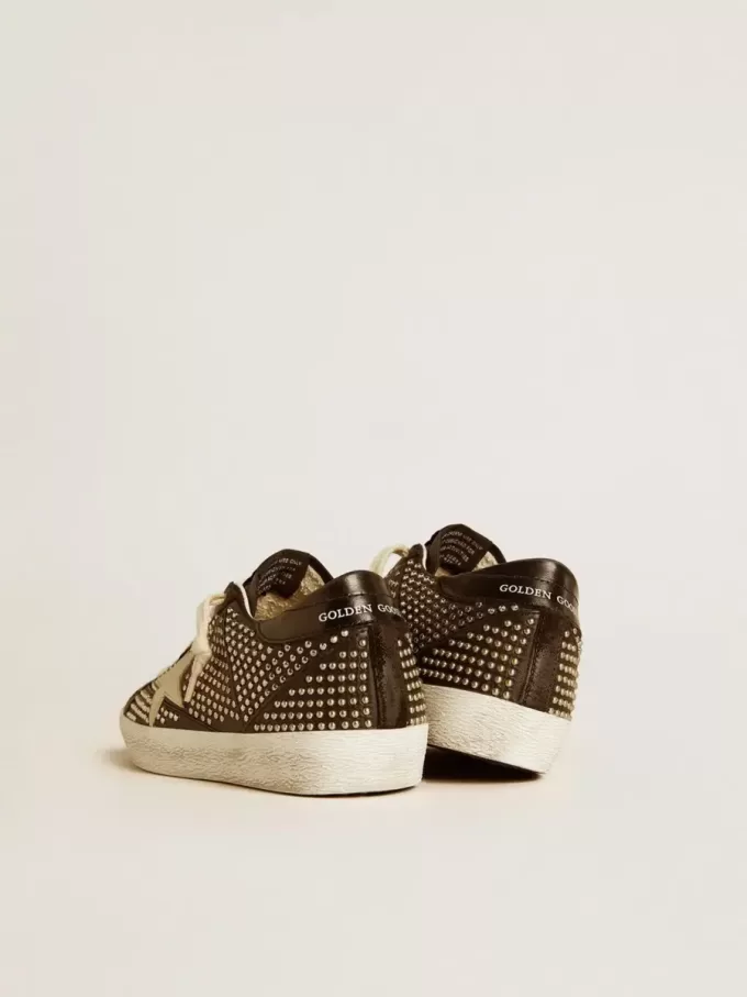 Super-Star da donna in nappa nera con borchie e stella in pelle bianca