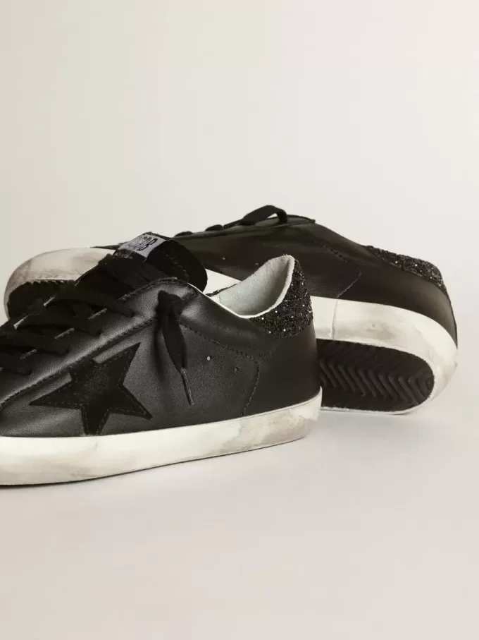 Super-Star da donna in nappa nera con stella nera e tallone glitterato