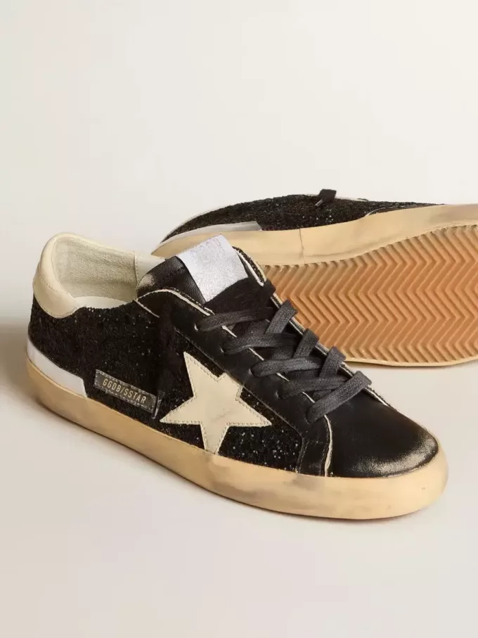 Super-Star da donna in nero glitterato e nappa con stella e tallone in pelle color crema Super-Star da donna in nero glitterato e nappa con stella e tallone in pelle color crema