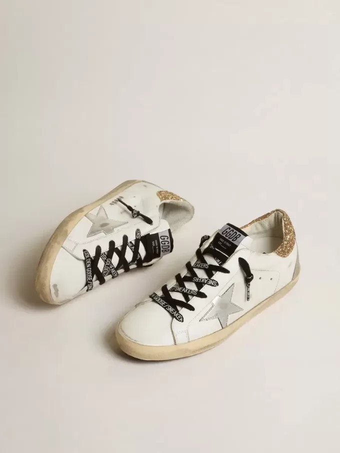 Super-Star da donna in pelle bianca con tallone glitterato Super-Star da donna in pelle bianca con tallone glitterato