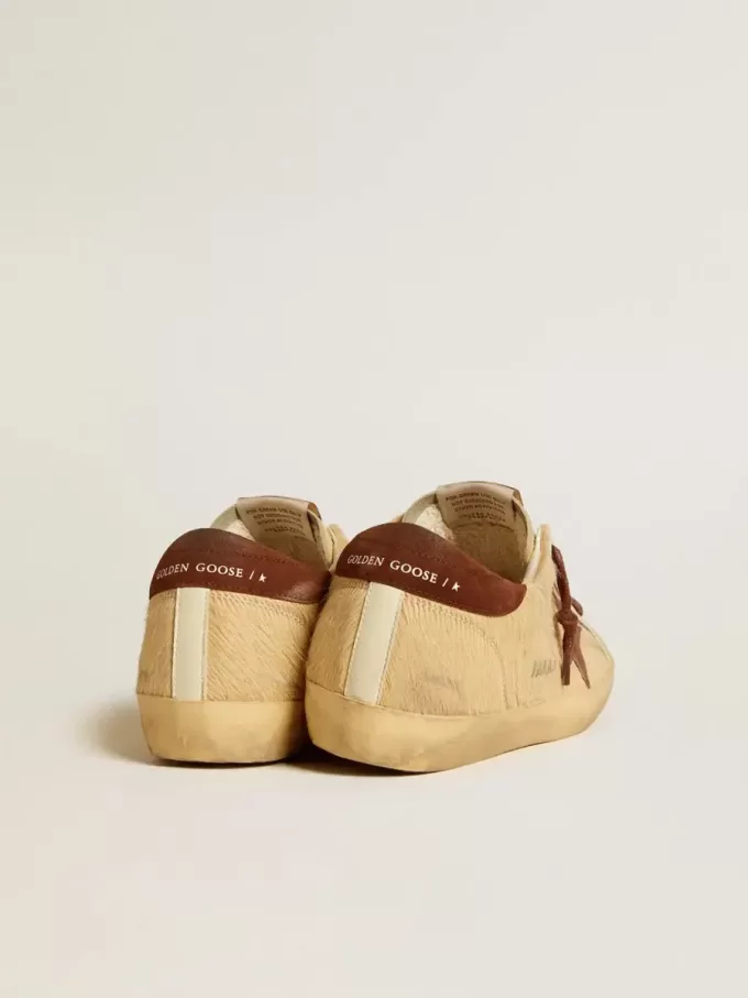Super-Star da donna in pelle di cavallino beige con stella e linguetta sul tallone in pelle scamosciata marrone Super-Star da donna in pelle di cavallino beige con stella e linguetta sul tallone in pelle scamosciata marrone