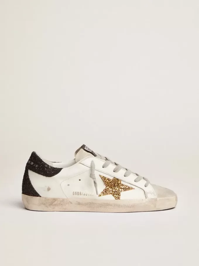 Super-Star da donna in pelle nappa con stella glitterata dorata e linguetta sul tallone glitterata nera Super-Star da donna in pelle nappa con stella glitterata dorata e linguetta sul tallone glitterata nera