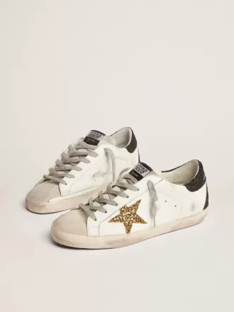 Super-Star da donna in pelle nappa con stella glitterata dorata e linguetta sul tallone glitterata nera Super-Star da donna in pelle nappa con stella glitterata dorata e linguetta sul tallone glitterata nera