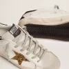 Super-Star da donna in pelle nappa con stella glitterata dorata e linguetta sul tallone glitterata nera Super-Star da donna in pelle nappa con stella glitterata dorata e linguetta sul tallone glitterata nera