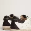 Super-Star da donna in pelle nappa con stella glitterata dorata e linguetta sul tallone glitterata nera Super-Star da donna in pelle nappa con stella glitterata dorata e linguetta sul tallone glitterata nera