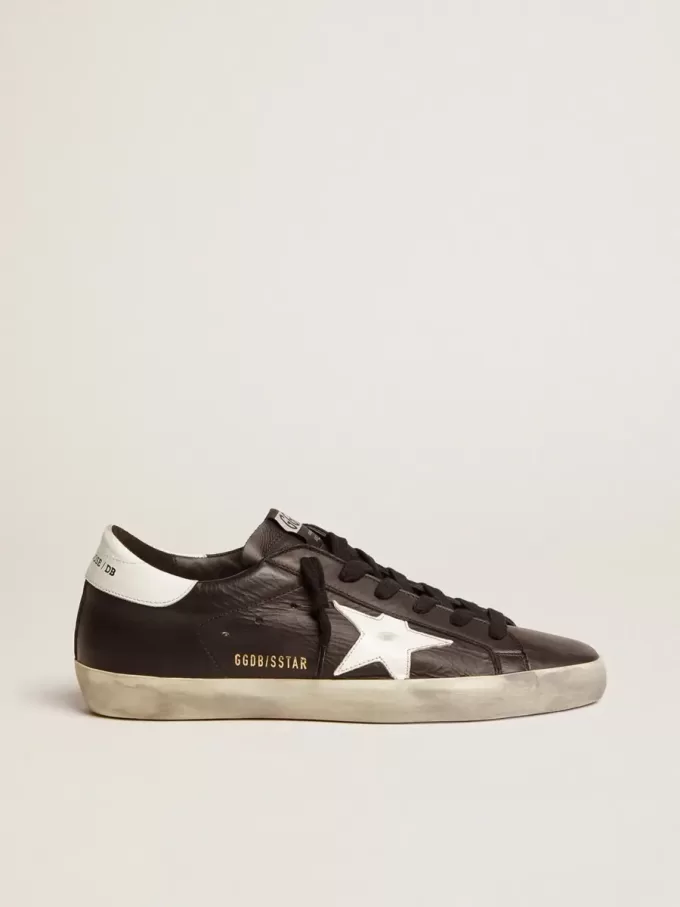 Super-Star da donna in pelle nera con stella e linguetta sul tallone in pelle bianca Super-Star da donna in pelle nera con stella e linguetta sul tallone in pelle bianca