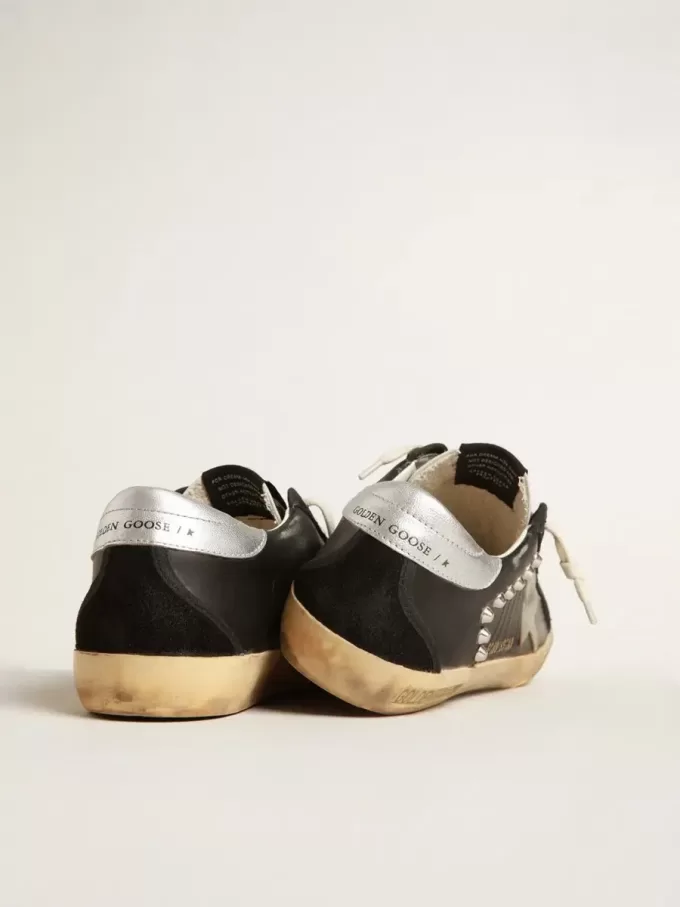 Super-Star da donna in pelle nera e camoscio con borchie argentate