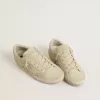 Super-Star da donna in pelle scamosciata beige con perle e cristalli Swarovski Super-Star da donna in pelle scamosciata beige con perle e cristalli Swarovski