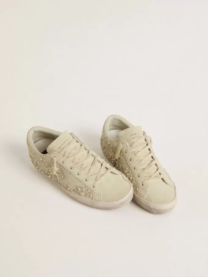 Super-Star da donna in pelle scamosciata beige con perle e cristalli Swarovski Super-Star da donna in pelle scamosciata beige con perle e cristalli Swarovski