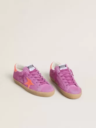 Super-Star da donna in pelle scamosciata fucsia con stella e tallone in pelle laminata arancione fluorescente Super-Star da donna in pelle scamosciata fucsia con stella e tallone in pelle laminata arancione fluorescente