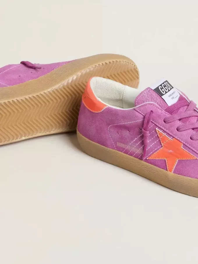 Super-Star da donna in pelle scamosciata fucsia con stella e tallone in pelle laminata arancione fluorescente Super-Star da donna in pelle scamosciata fucsia con stella e tallone in pelle laminata arancione fluorescente
