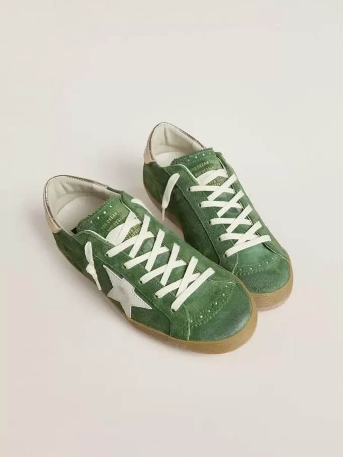 Super-Star da donna in pelle scamosciata verde con stella bianca Super-Star da donna in pelle scamosciata verde con stella bianca