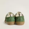 Super-Star da donna in pelle scamosciata verde con stella bianca Super-Star da donna in pelle scamosciata verde con stella bianca