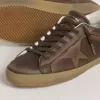 Super-Star da uomo con stella e linguetta sul tallone in pelle marrone effetto vissuto Super-Star da uomo con stella e linguetta sul tallone in pelle marrone effetto vissuto