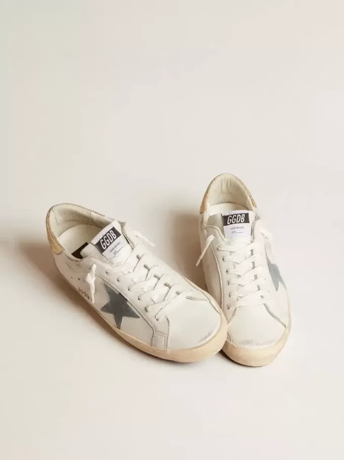 Super-Star da uomo con stella in pelle scamosciata e linguetta sul tallone in pelle con stampa serpente platino Super-Star da uomo con stella in pelle scamosciata e linguetta sul tallone in pelle con stampa serpente platino