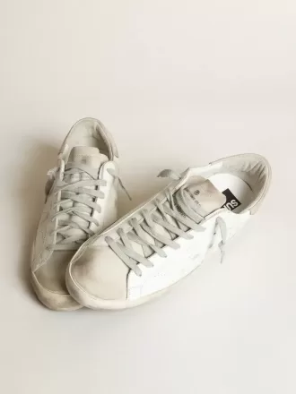 Super-Star da uomo con stella traforata e linguetta sul tallone grigio ghiaccio Super-Star da uomo con stella traforata e linguetta sul tallone grigio ghiaccio