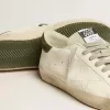 Super-Star da uomo in materiale biologico con stella traforata e linguetta verde sul tallone Super-Star da uomo in materiale biologico con stella traforata e linguetta verde sul tallone