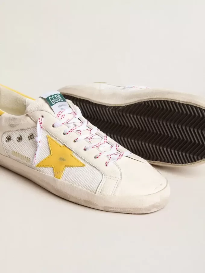 Super-Star da uomo in mesh e pelle nappa con stella e linguetta sul tallone in pelle gialla Super-Star da uomo in mesh e pelle nappa con stella e linguetta sul tallone in pelle gialla