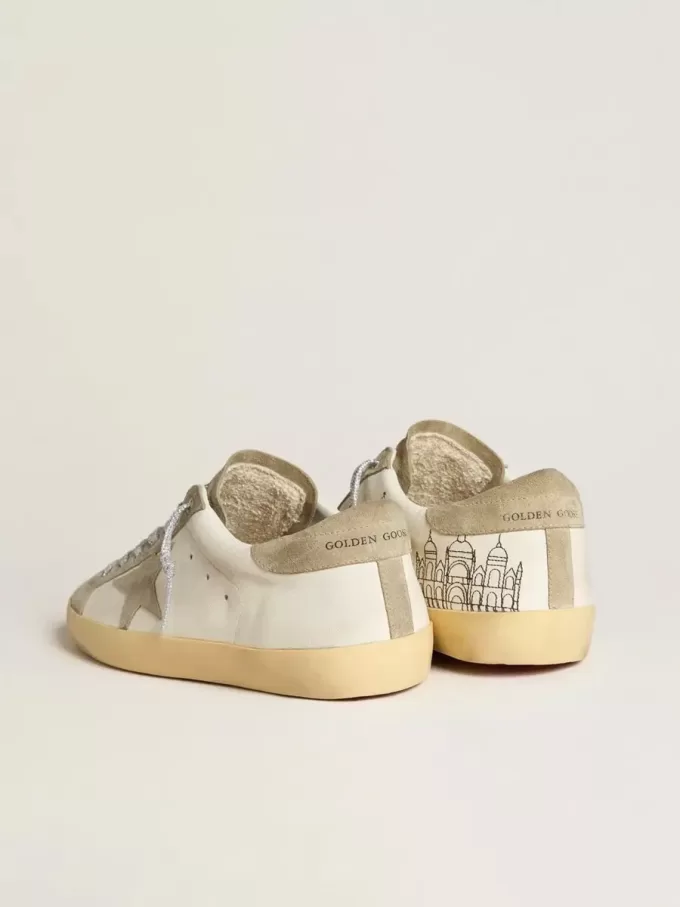 Super-Star da uomo in nappa con stella in camoscio grigio ghiaccio e ricamo nero Super-Star da uomo in nappa con stella in camoscio grigio ghiaccio e ricamo nero