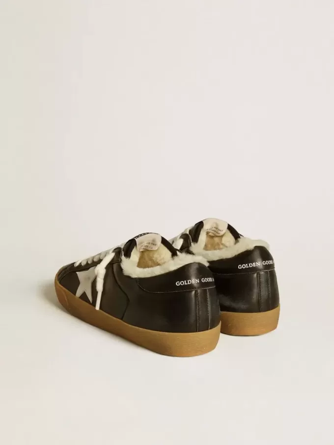 Super-Star da uomo in nappa matelassé con stella in pelle e fodera in shearling Super-Star da uomo in nappa matelassé con stella in pelle e fodera in shearling