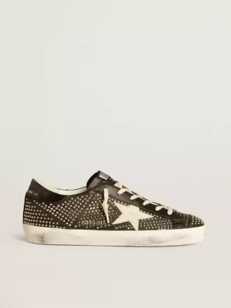 Super-Star da uomo in nappa nera borchiata con stella in pelle bianca Super-Star da uomo in nappa nera borchiata con stella in pelle bianca