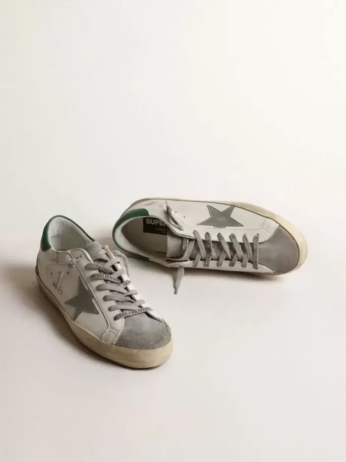 Super-Star da uomo in pelle bianca con stella argentata e linguetta verde sul tallone