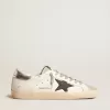 Super-Star da uomo in pelle bianca con stella in nabuk nero e linguetta sul tallone in pelle metallizzata argento Super-Star da uomo in pelle bianca con stella in nabuk nero e linguetta sul tallone in pelle metallizzata argento