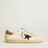 Super-Star da uomo in pelle bianca con stella in tela blu notte e linguetta sul tallone in pelle tabacco Super-Star da uomo in pelle bianca con stella in tela blu notte e linguetta sul tallone in pelle tabacco