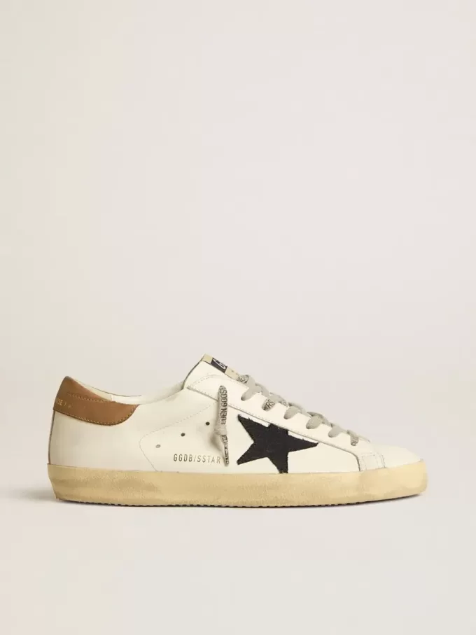 Super-Star da uomo in pelle bianca con stella in tela blu notte e linguetta sul tallone in pelle tabacco Super-Star da uomo in pelle bianca con stella in tela blu notte e linguetta sul tallone in pelle tabacco