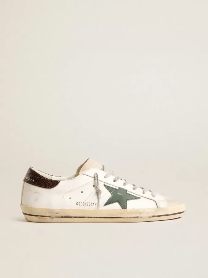 Super-Star da uomo in pelle bianca con stella verde e linguetta sul tallone con stampa animalier Super-Star da uomo in pelle bianca con stella verde e linguetta sul tallone con stampa animalier