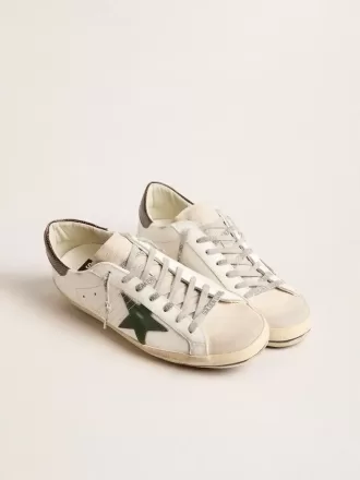 Super-Star da uomo in pelle bianca con stella verde e linguetta sul tallone con stampa animalier Super-Star da uomo in pelle bianca con stella verde e linguetta sul tallone con stampa animalier