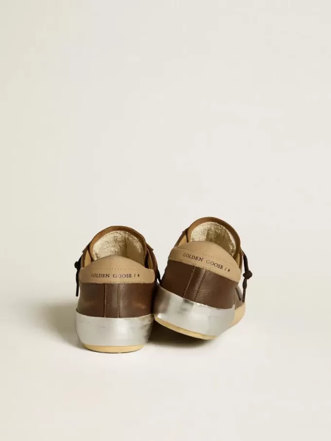 Super-Star da uomo in pelle con stella in pelle blu e linguetta sul tallone in nabuk beige Super-Star da uomo in pelle con stella in pelle blu e linguetta sul tallone in nabuk beige