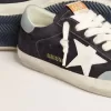 Super-Star da uomo in pelle scamosciata blu notte con stella in pelle bianca e linguetta sul tallone in pelle azzurra Super-Star da uomo in pelle scamosciata blu notte con stella in pelle bianca e linguetta sul tallone in pelle azzurra