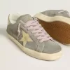 Super-Star da uomo in pelle scamosciata grigia con stella e linguetta sul tallone in pelle metallizzata dorata Super-Star da uomo in pelle scamosciata grigia con stella e linguetta sul tallone in pelle metallizzata dorata