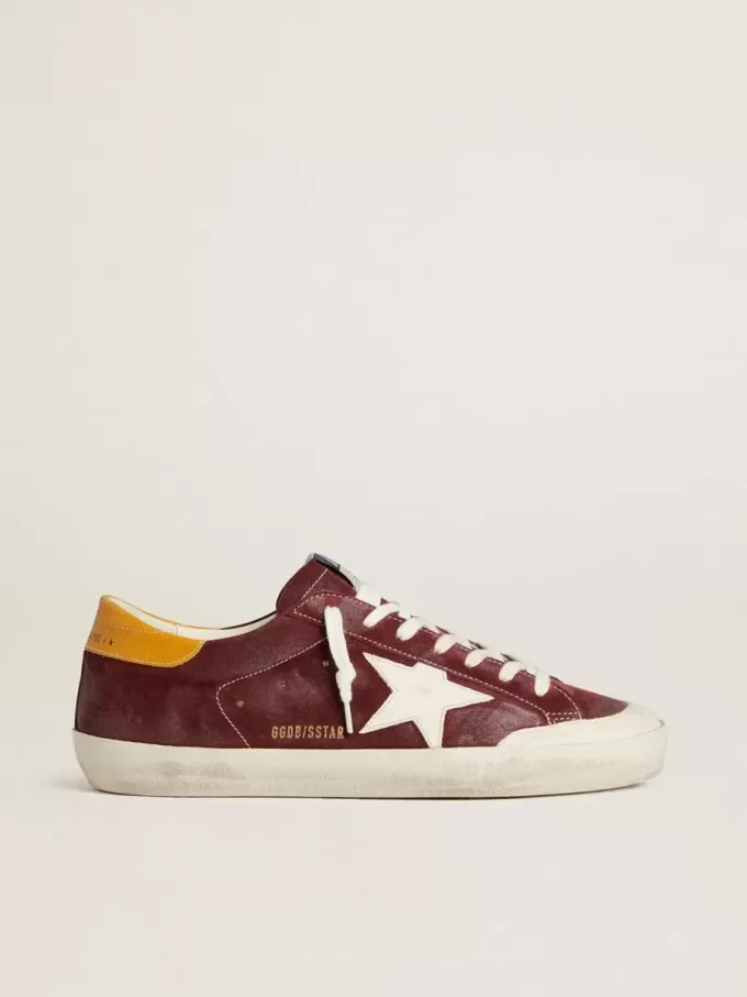 Super-Star da uomo in pelle scamosciata rosso mattone con stella in pelle bianca e linguetta sul tallone con stampa animalier Super-Star da uomo in pelle scamosciata rosso mattone con stella in pelle bianca e linguetta sul tallone con stampa animalier