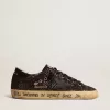 Super-Star in marrone glitterato con stella e linguetta sul tallone in pelle nera Super-Star in marrone glitterato con stella e linguetta sul tallone in pelle nera