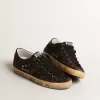 Super-Star in marrone glitterato con stella e linguetta sul tallone in pelle nera Super-Star in marrone glitterato con stella e linguetta sul tallone in pelle nera