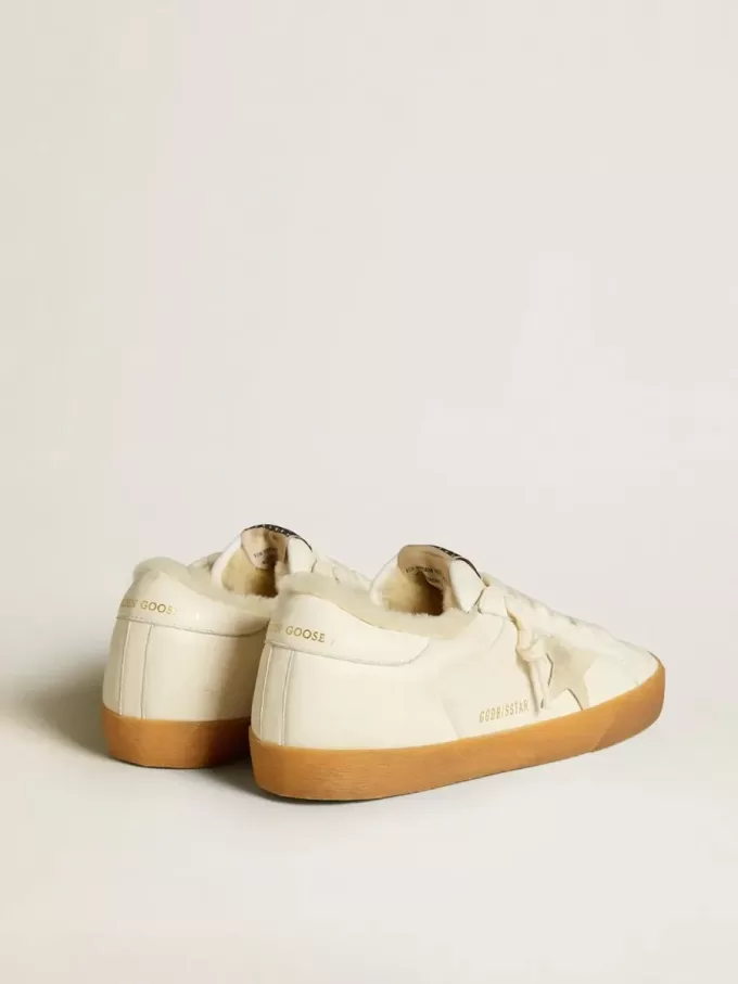 Super-Star in nappa bianca con stella in pelle scamosciata e fodera in shearling Super-Star in nappa bianca con stella in pelle scamosciata e fodera in shearling