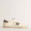 Super-Star in nappa con stella e linguetta sul tallone in pelle scamosciata grigia Super-Star in nappa con stella e linguetta sul tallone in pelle scamosciata grigia