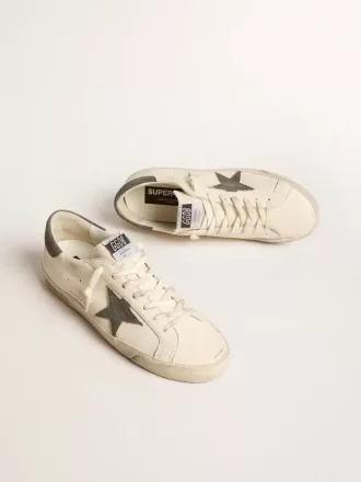Super-Star in nappa con stella e linguetta sul tallone in pelle scamosciata grigia