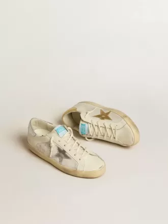Super-Star in pelle bianca e camoscio con stella in pelle argento e oro Super-Star in pelle bianca e camoscio con stella in pelle argento e oro